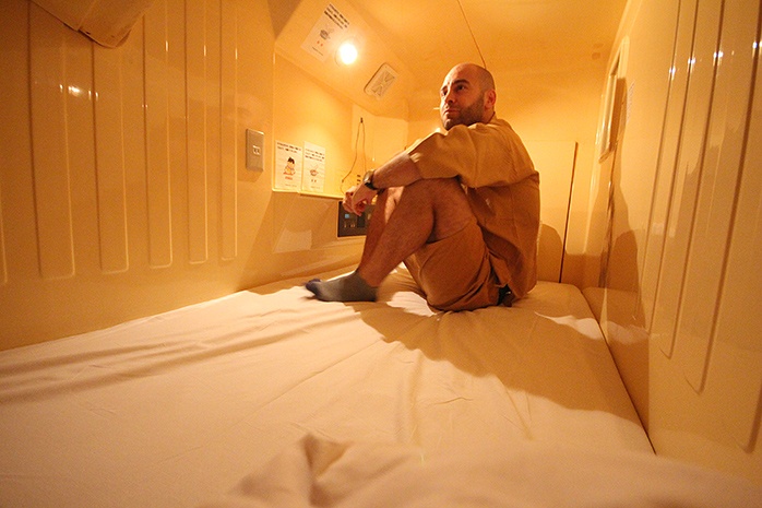 adri en hotel capsula