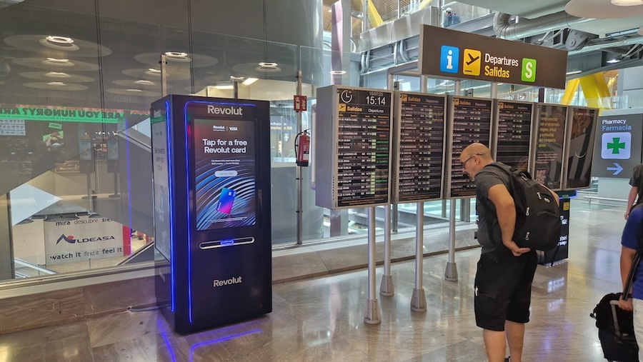 máquinas vending de Revolut en el aeropuerto