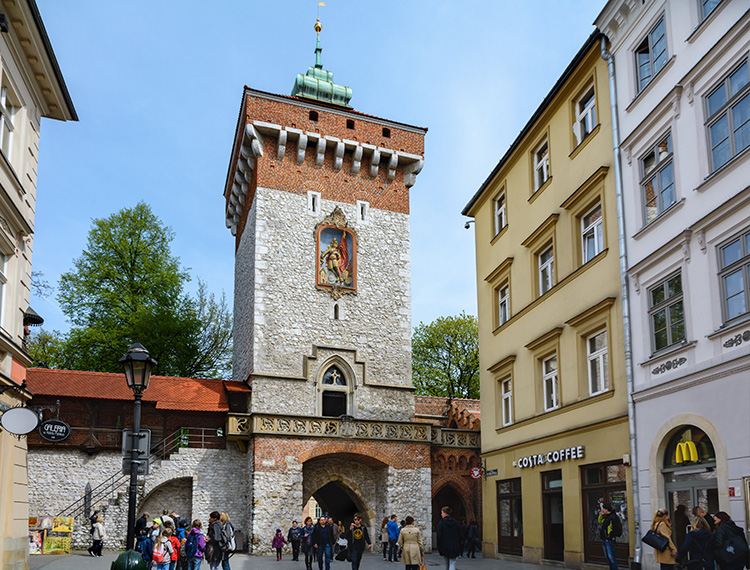 Vista de la Puerta de San Florian en el Casco Antiguo de Cracovia