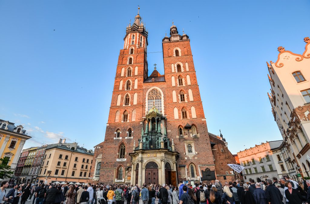 Imagen frontal de la basílica de Santa María de Cracovia
