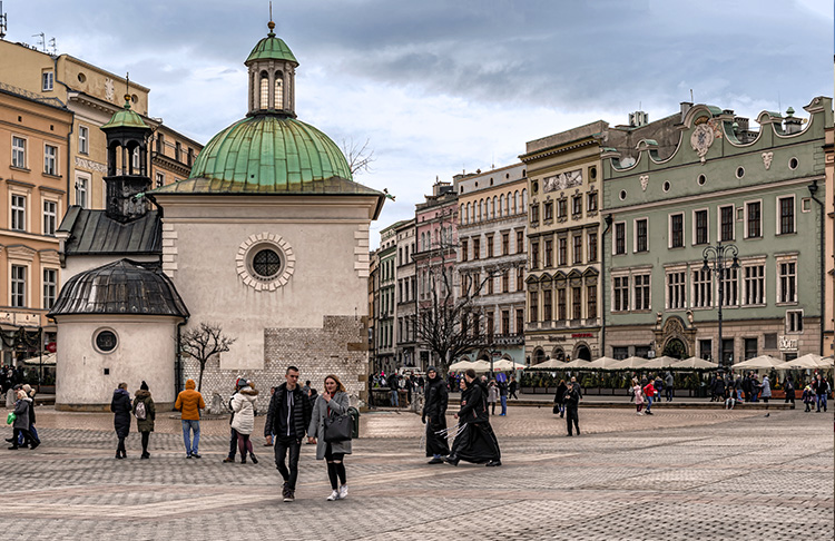 Iglesia de San Adalberto, en la Plaza del Mercado de Cracovia