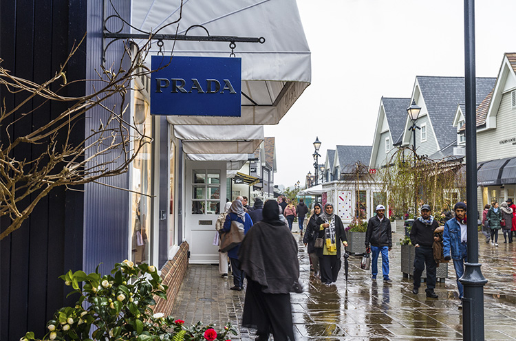 Calles del Bicester Village Outlet, a las afueras de Londres