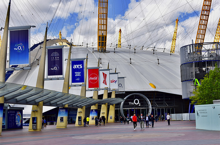 Exterior del O2 Arena, complejo comercial donde se encuentra el Icon Outlet