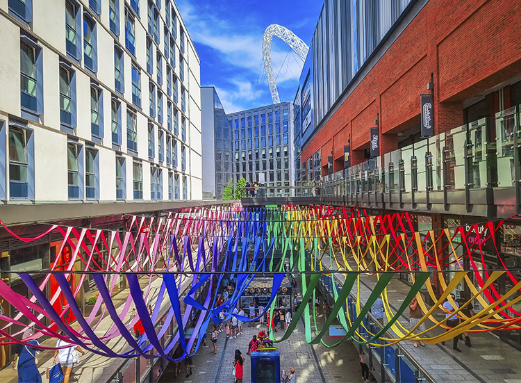 Calle decorada del London Designer Outlet