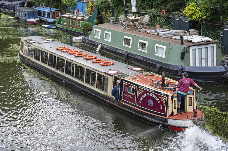 Barco de la London Waterbus Company en Little Venice