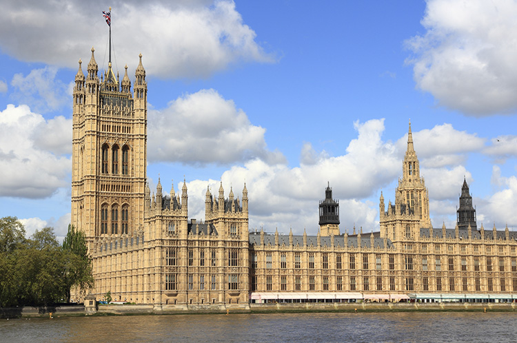 Imagen del Palacio de Westminster, uno los los must que ver en Londres.