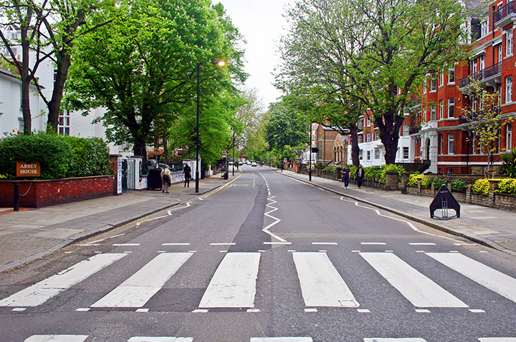 Paso de peatones en Abbey Road. Parte del tour de The Beatles, uno de los mejores tours de Londres