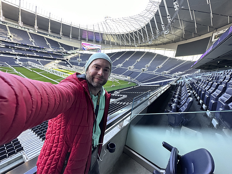 Selfie de Adri en un estadio de fútbol de la Premier