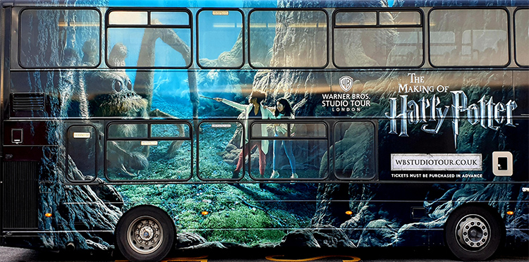 Shuttle Bus con vinilos de Harry Potter, en Londres