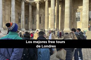 Guía de un free tour Londres con gente alrededor