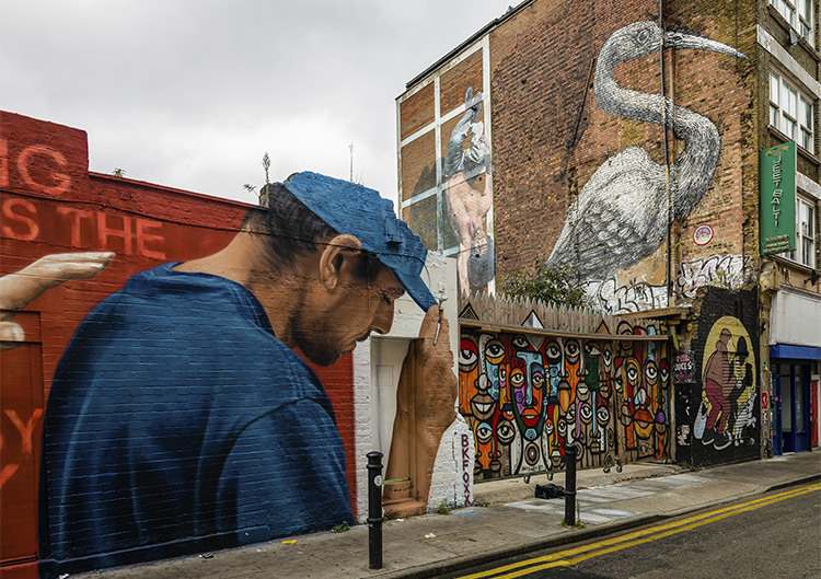 Grafitis y murales en el barrio de Spitalfields en Londres
