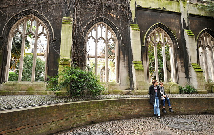 St Dunstan in the East Church Garden, en uno de los free tour Londres