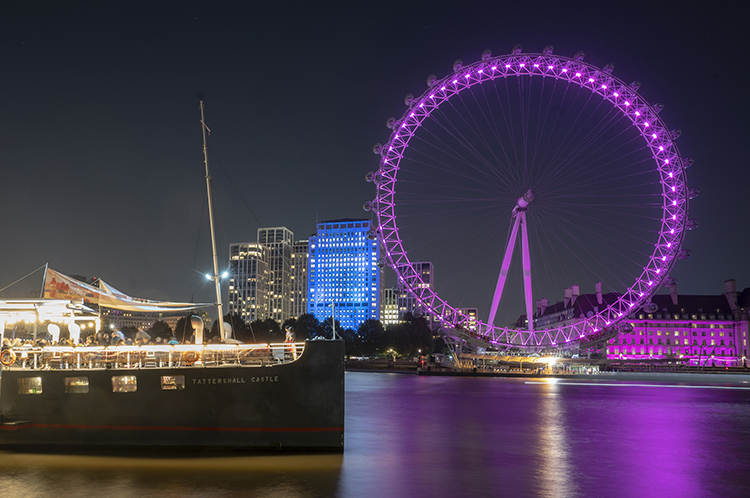 Imagen nocturna del London Eye 