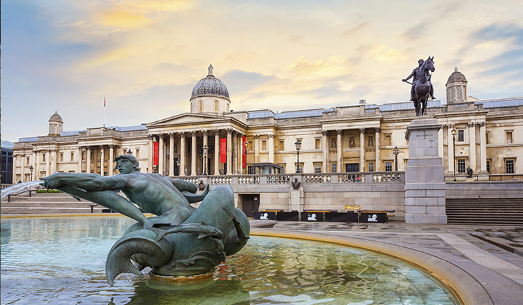 National Gallery de fondo en Trafalgar Square
