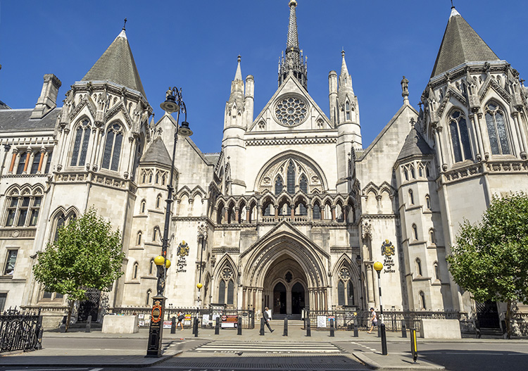 Exterio de los Reales Tribunales de Justicia de Londres