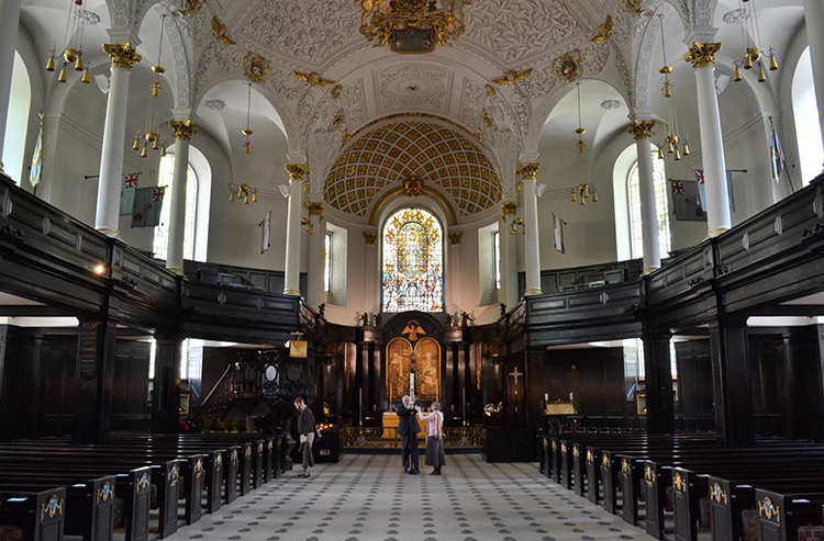 Interior de la St Clement Danes Church en Strand