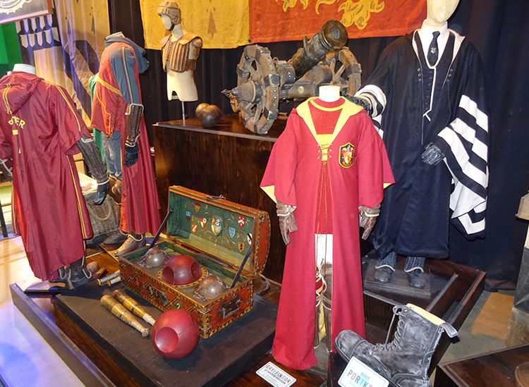 Exposición de uniformes de Quidditch 