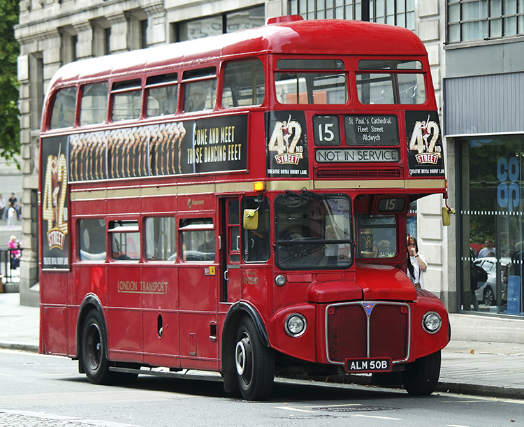 Típico bus rojo para moverse en Londres