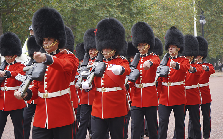 Soldados desfilando en el Cambio de Guardia