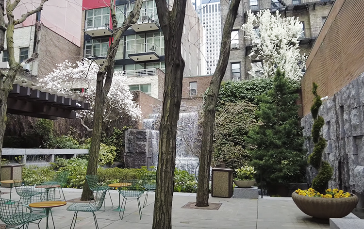 Greenacre Park, un lugar precioso para descansar en el Midtown East de Manhattan