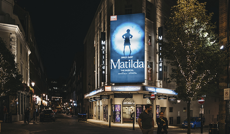 Exterior del teatro Matilda, uno de los mejores musicales en Londres