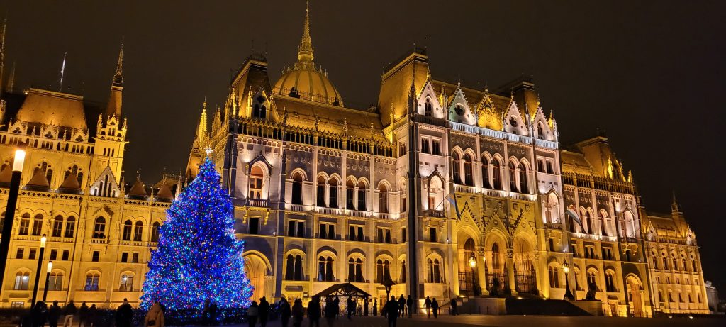Árbol de Navidad de la plaza Kossuth Lajos Árbol de Navidad de la plaza Kossuth Lajos