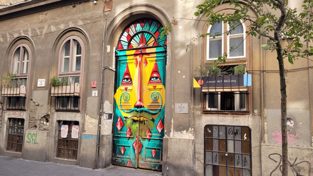 Puerta con cara de colores Puerta con cara de colores - Void