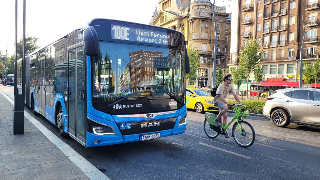 autobus para ir del aeropuerto de budapest al centro 100E