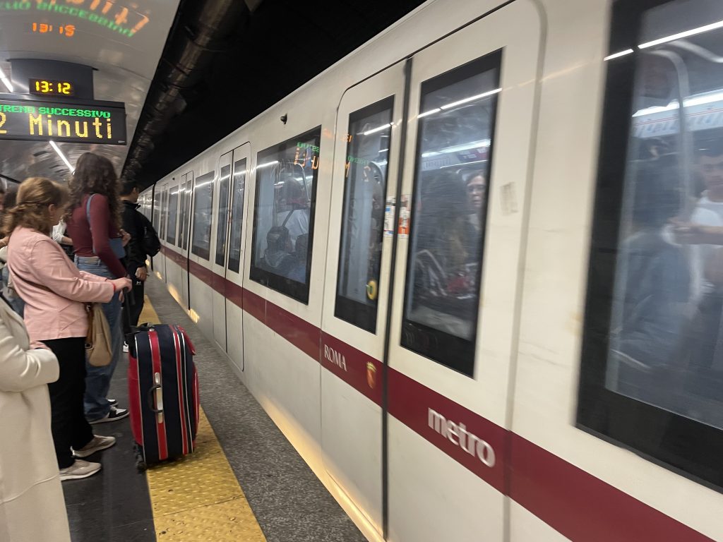 cómo funciona el metro de Roma