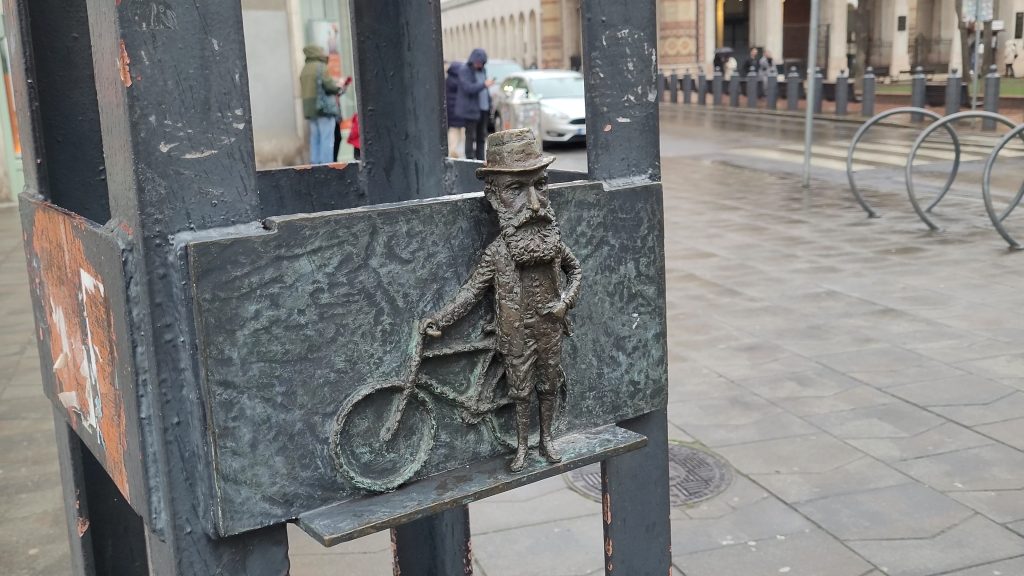 mini estatua Tivadar Herzl Tivadar Herzl