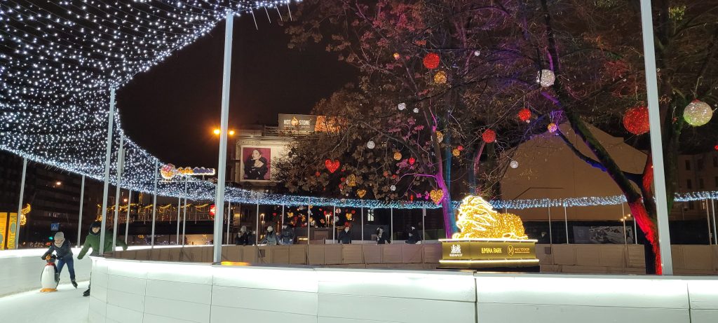 pista de hielo y pasillo varoshaza pista de hielo y pasillo varoshaza en budapest