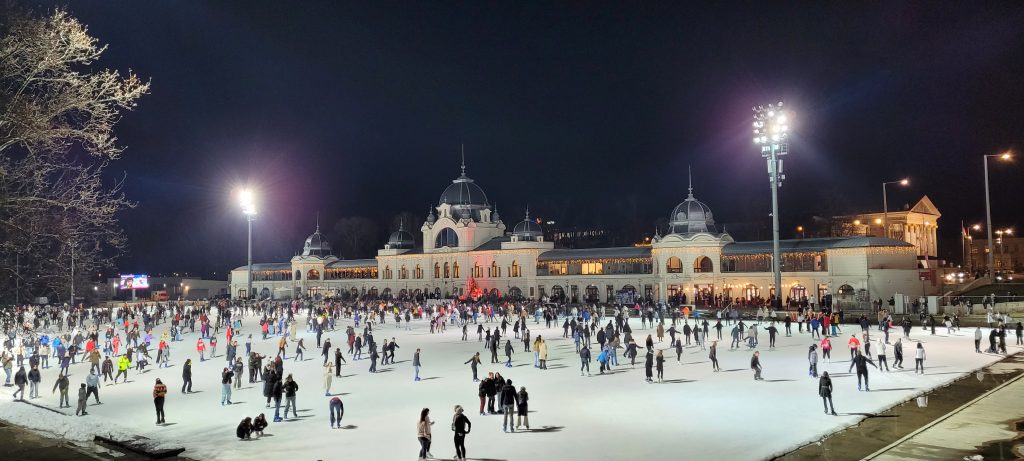 pista de patinaje de varosliget Patinar sobre hielo en budapest