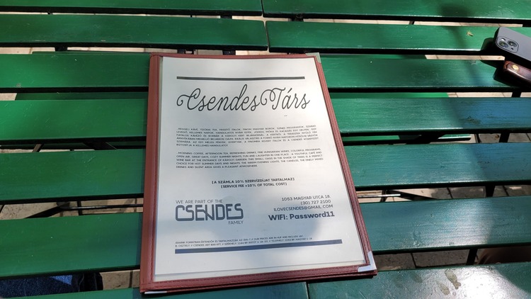 Ejemplo de service fee en restaurante de Budapest