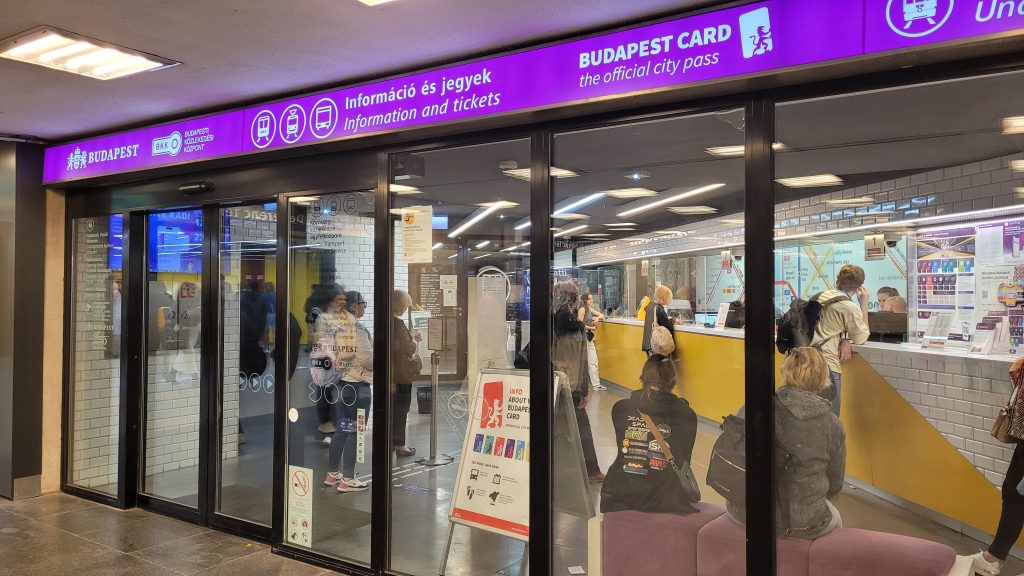 punto de atención al cliente budapest card