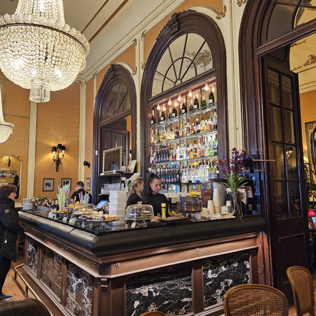 una de las mejores cafeterías de Budapest