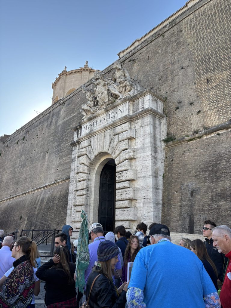 IMG_4258 Entrada de los Museos Vaticanos