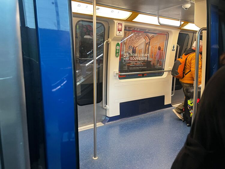 tren al Charles de Gaulle
