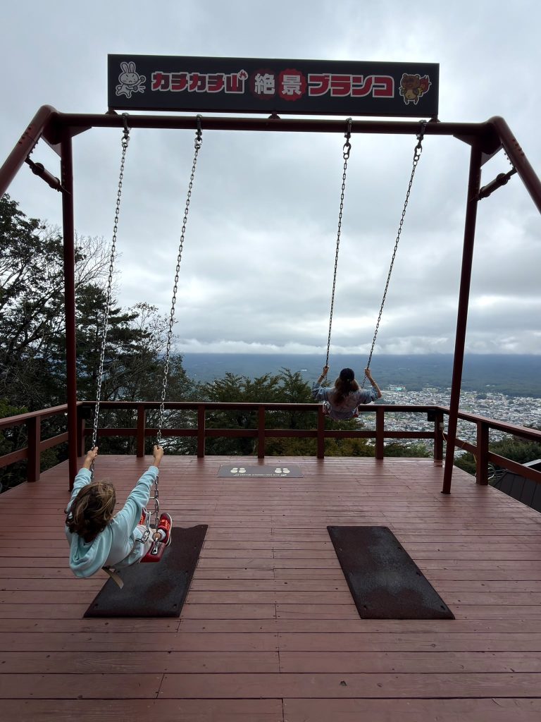 columpios mirador Kawaguchiko Japón